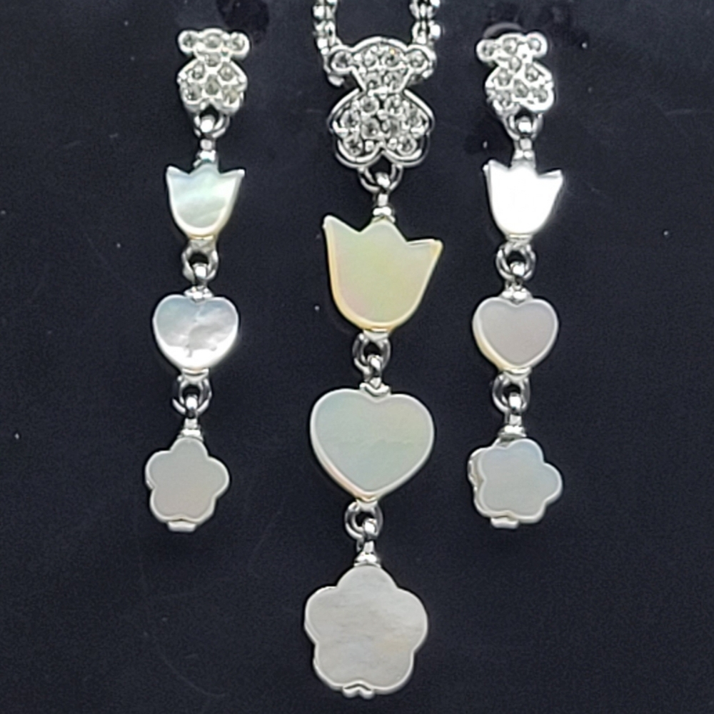 Bear matching earings and neckless